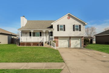 209 SW CROSS CREEK DR GRAIN VALLEY, MO 64029